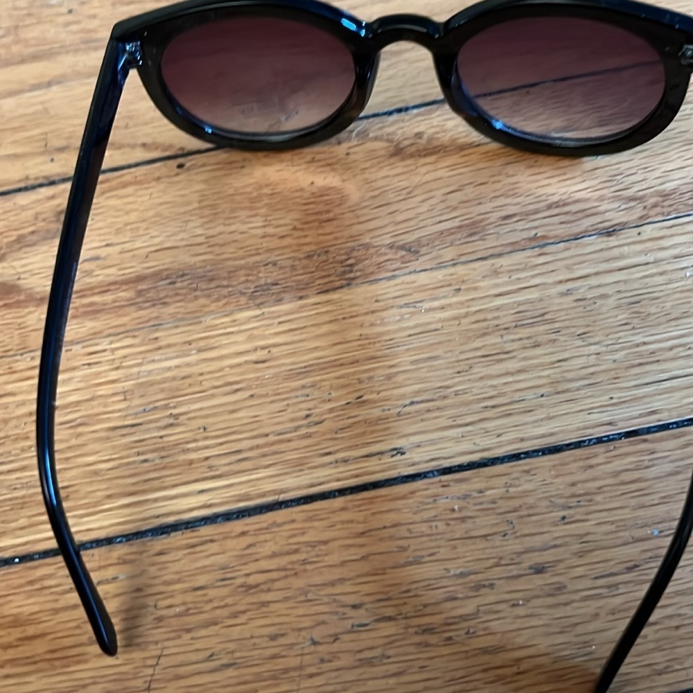 Fashion black Sunglasses , UV lens, BN - Picture 2 of 2